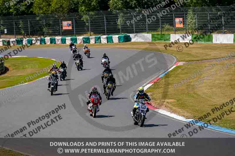 Vintage motorcycle club;eventdigitalimages;mallory park;mallory park trackday photographs;no limits trackdays;peter wileman photography;trackday digital images;trackday photos;vmcc festival 1000 bikes photographs